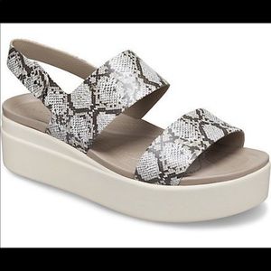 WOMEN’S CROCS BROOKLYN LOW WEDGE